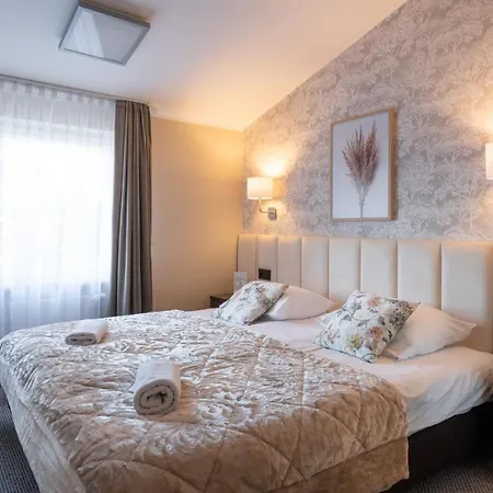 Zloty Staw Bed & Breakfast 3*
