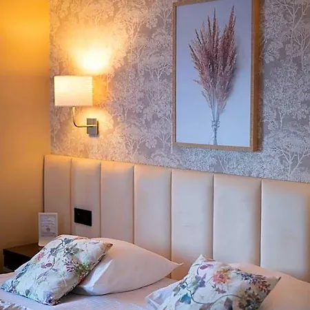 Zloty Staw Bed & Breakfast 3*