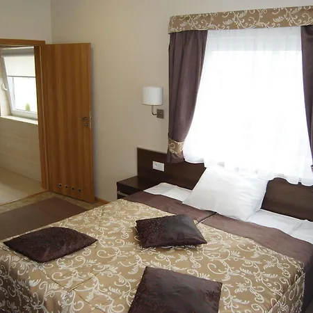 Zloty Staw Bed & Breakfast